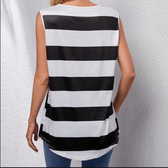 NWT WOMEN’s SIZE (S) black and white striped top - Picture 4 of 6